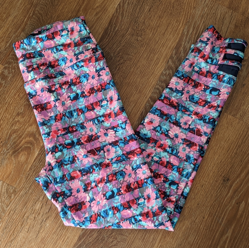 26 International Athletic Collection Leggings
